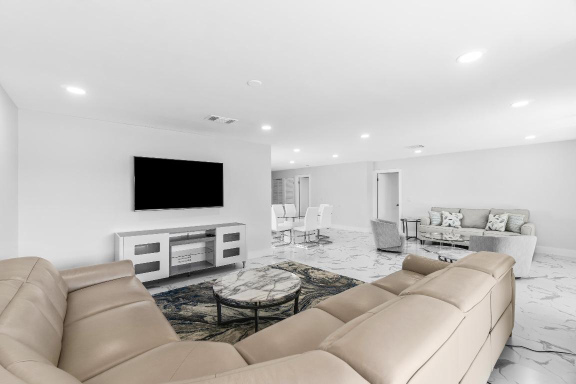 6 Stratford Drive E D