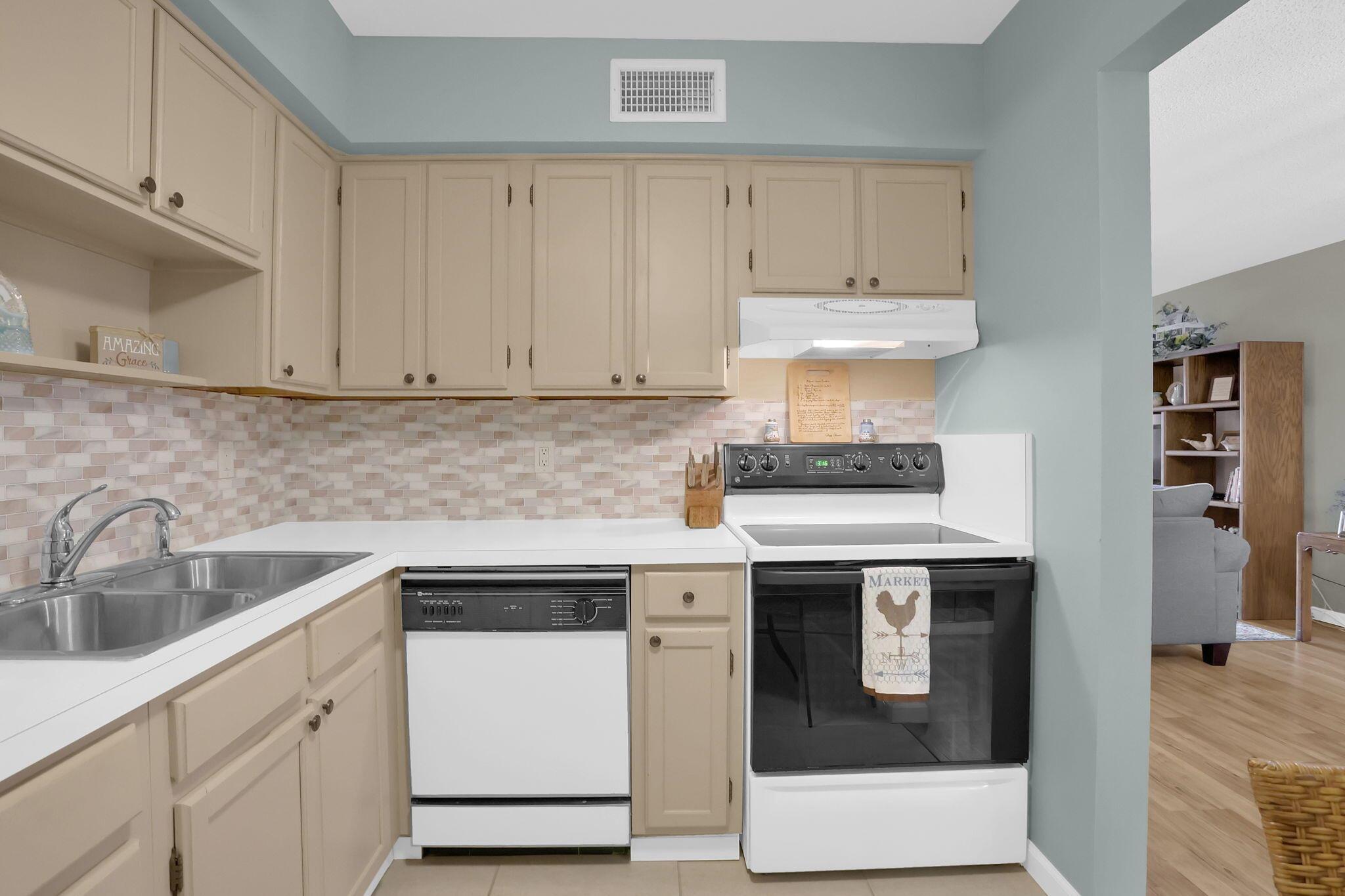 9810 Pineapple Tree Drive 111