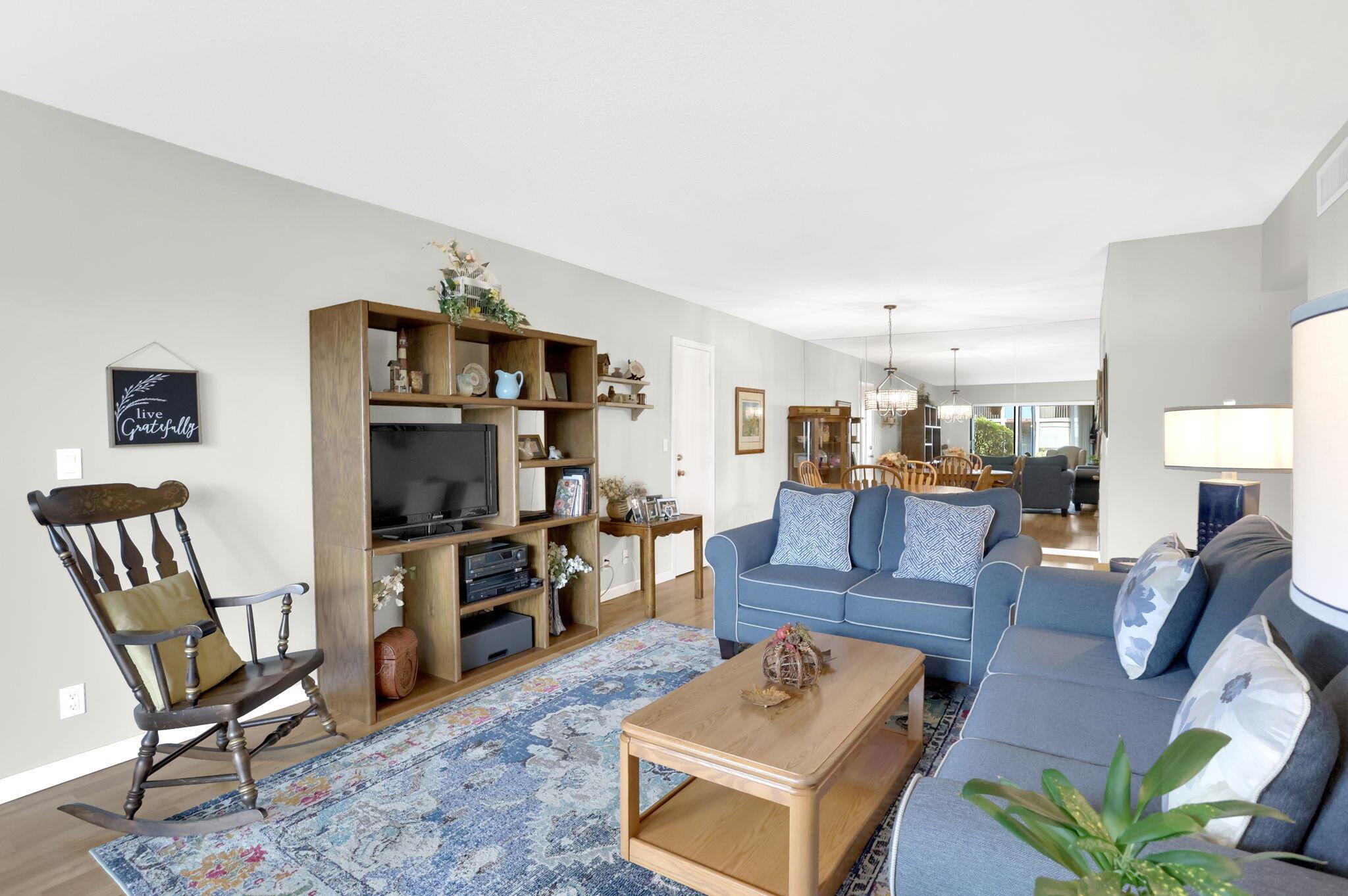 9810 Pineapple Tree Drive 111