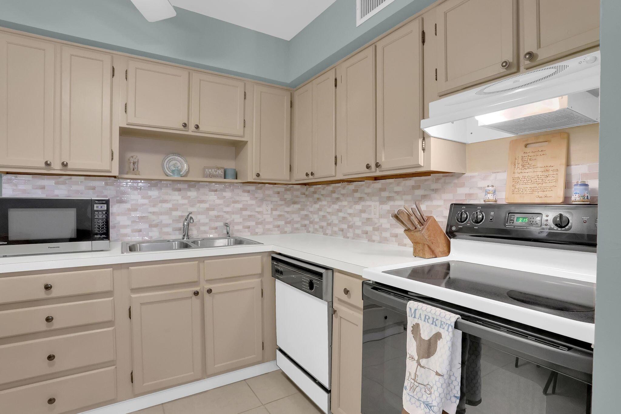 9810 Pineapple Tree Drive 111