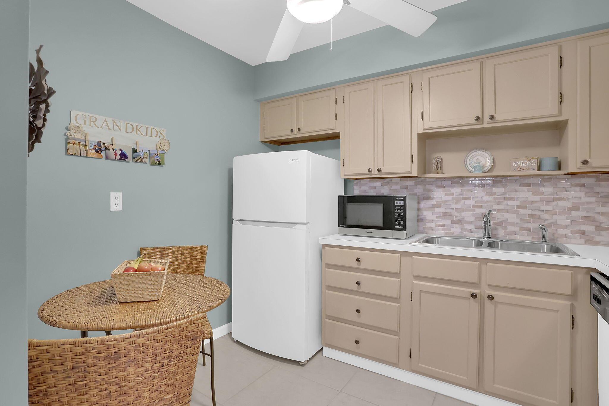 9810 Pineapple Tree Drive 111