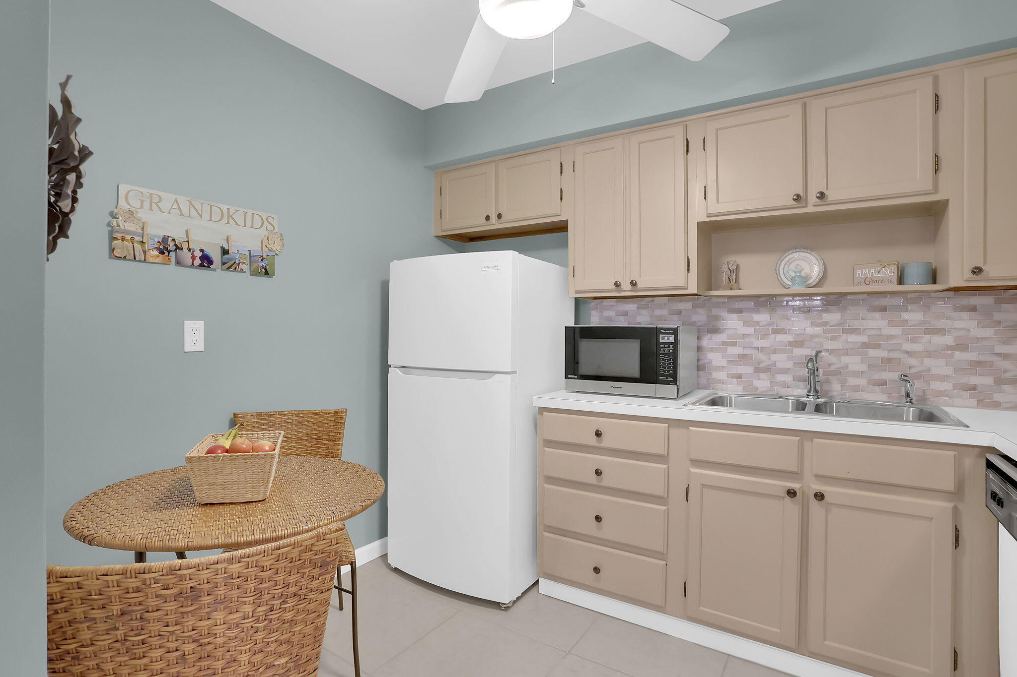 9810 Pineapple Tree Drive 111