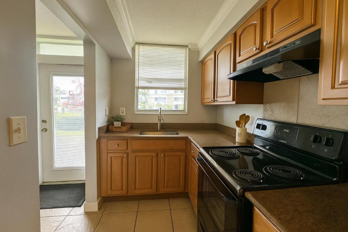 104 Paradise Harbour 112 Boulevard 112