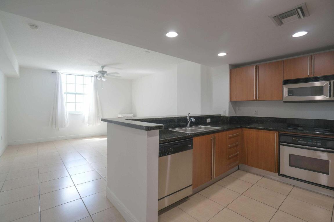 610 Clematis Street 528