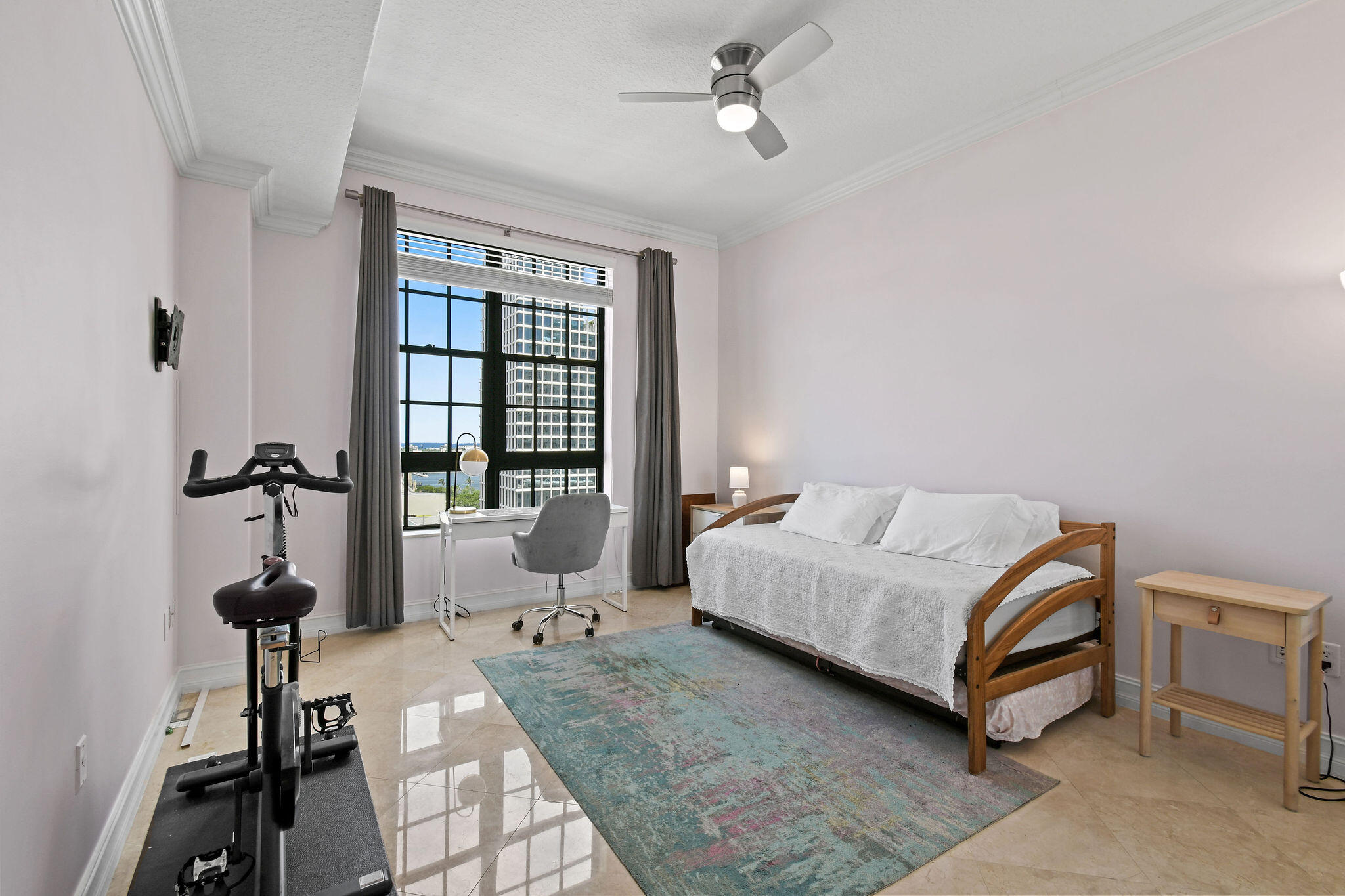 701 S Olive Avenue 818