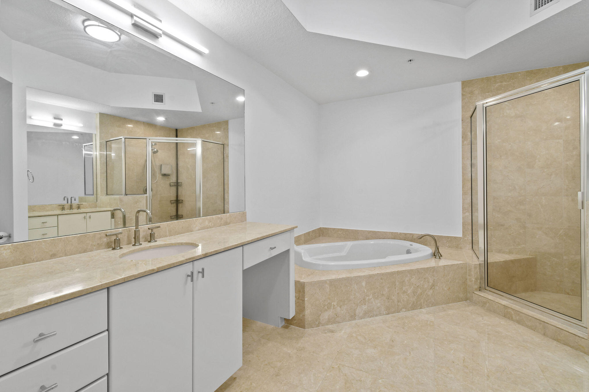 701 S Olive Avenue 818