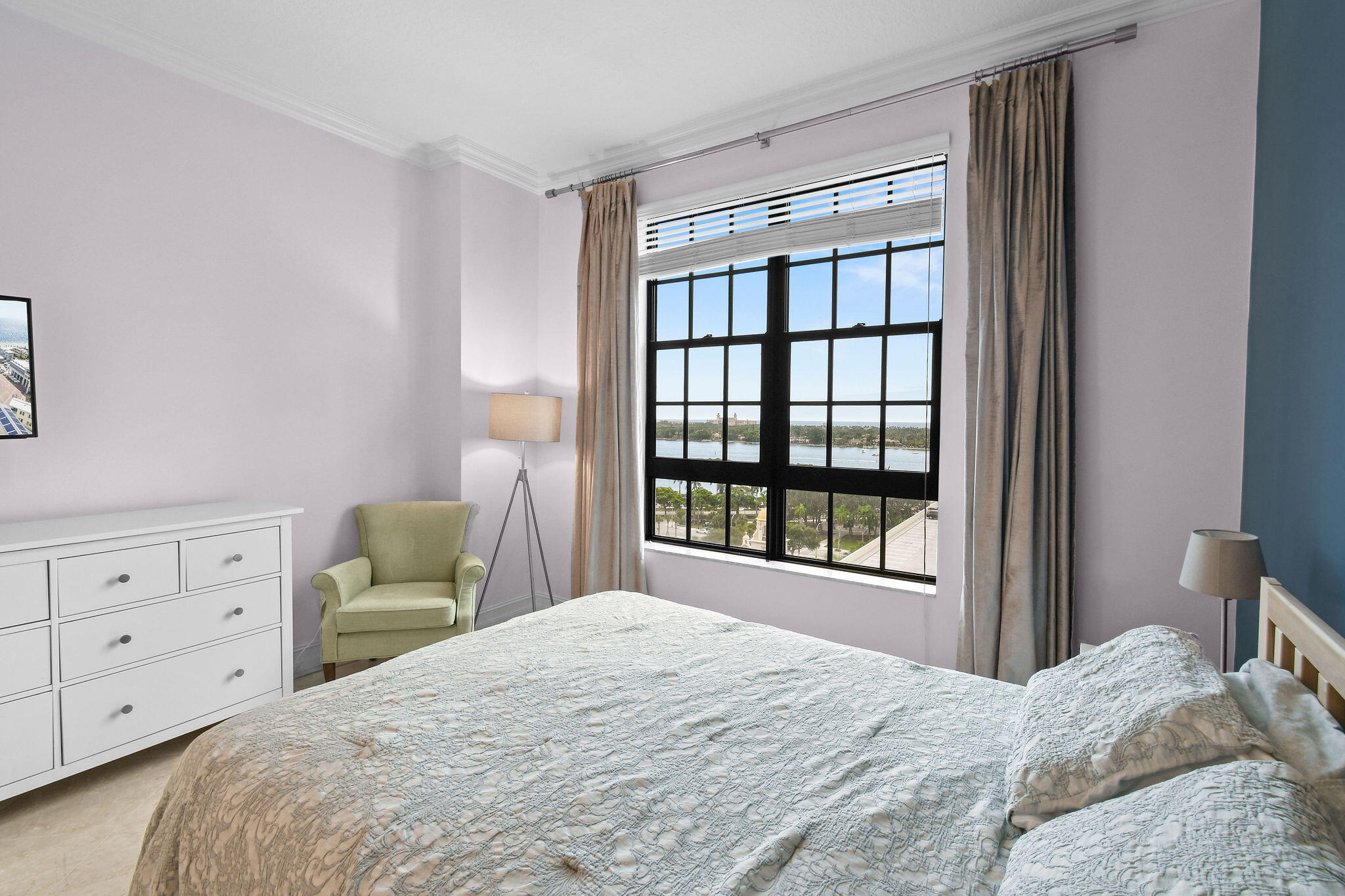 701 S Olive Avenue 818