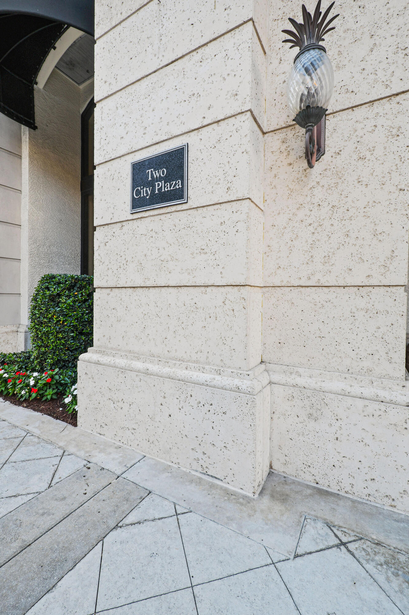 701 S Olive Avenue 818