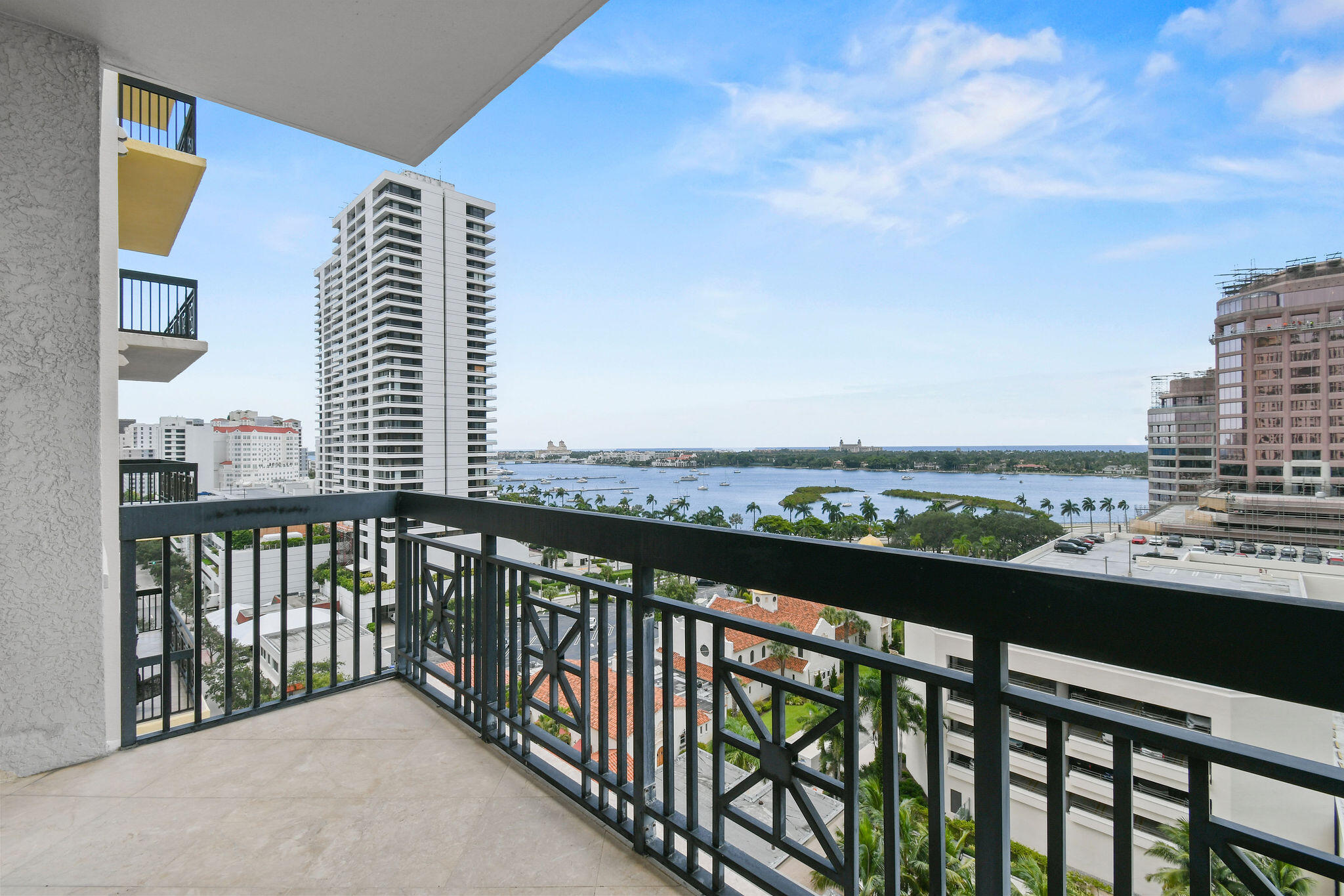 701 S Olive Avenue 818
