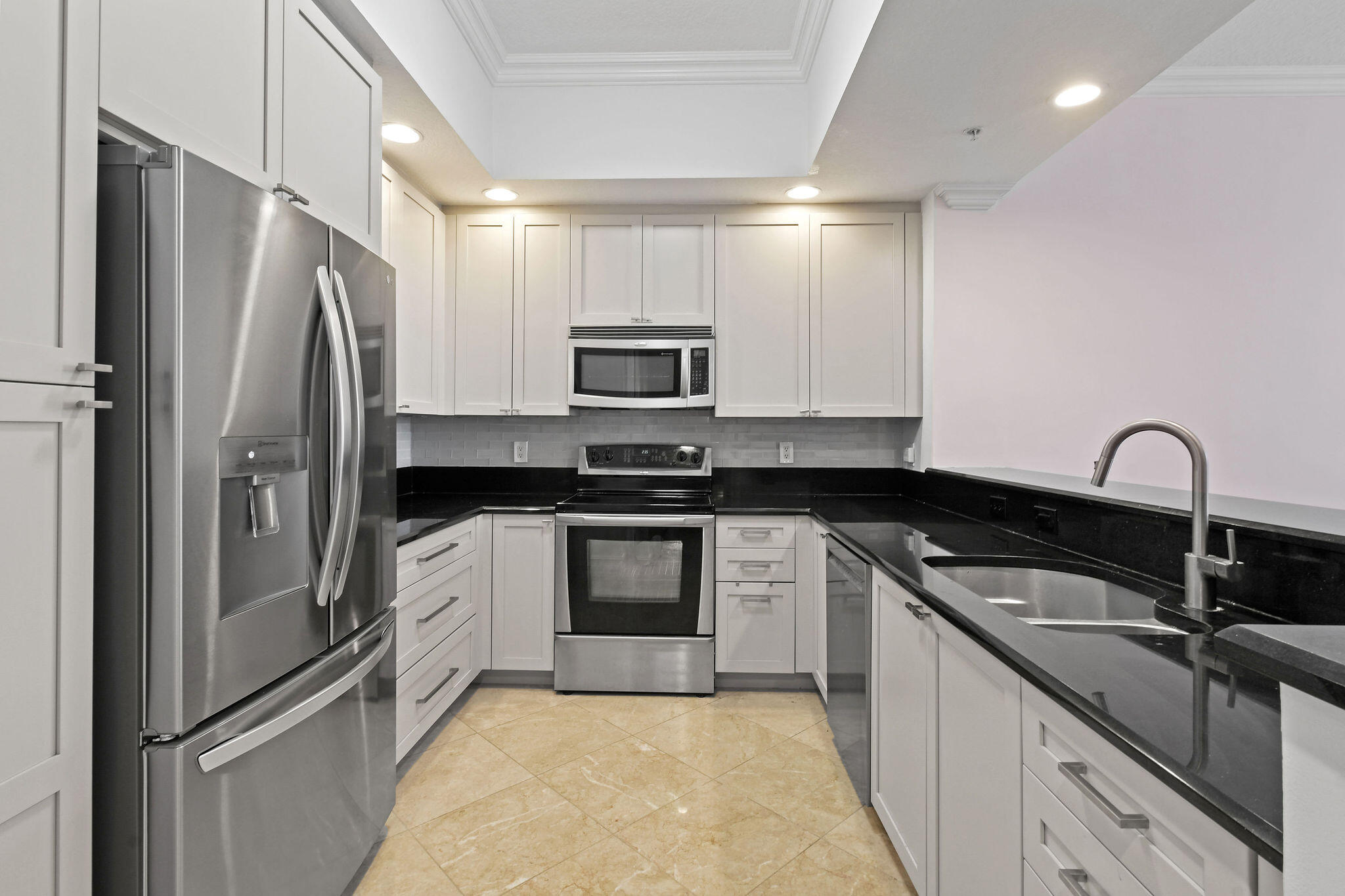 701 S Olive Avenue 818