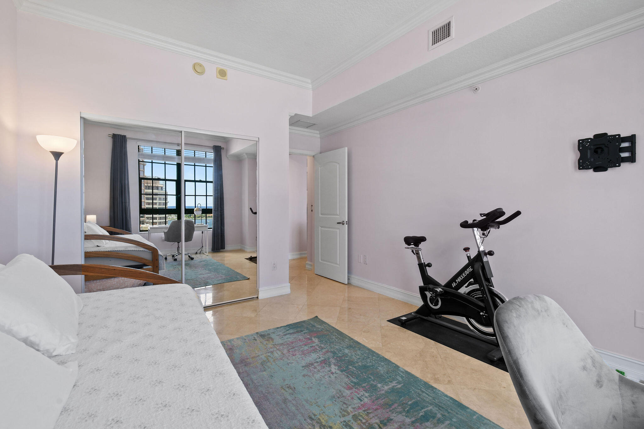 701 S Olive Avenue 818