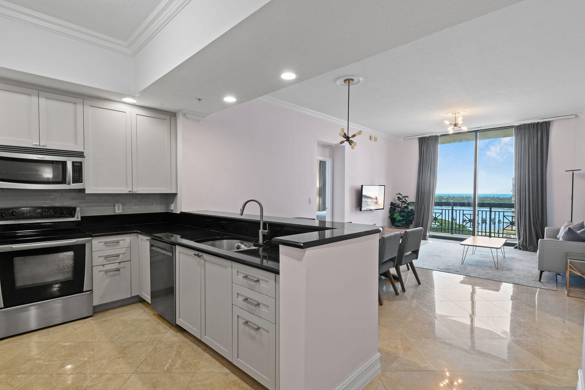 701 S Olive Avenue 818