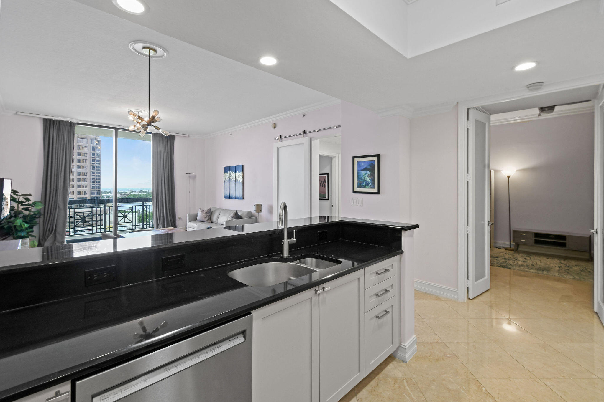 701 S Olive Avenue 818