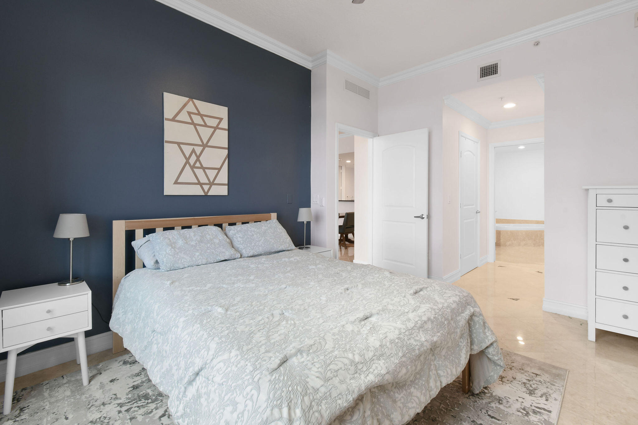 701 S Olive Avenue 818