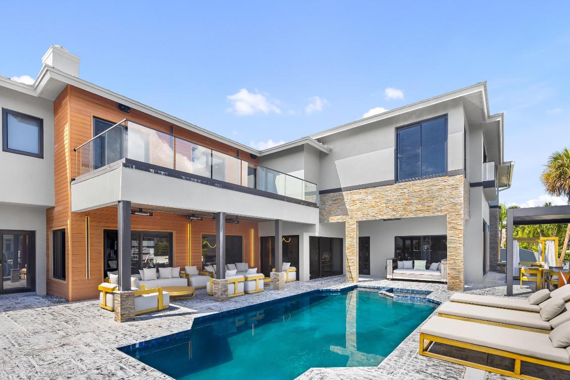 839 NE Bay Isle Drive