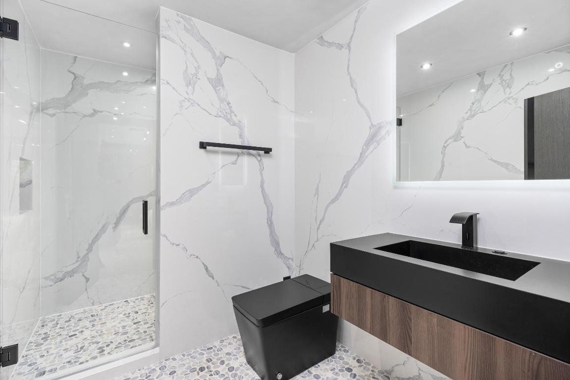 839 NE Bay Isle Drive