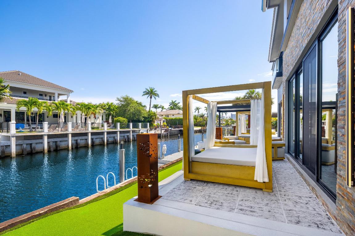 839 NE Bay Isle Drive