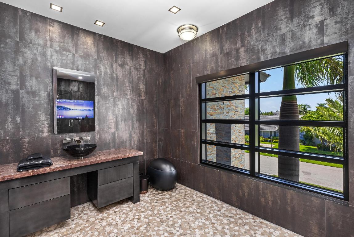 839 NE Bay Isle Drive