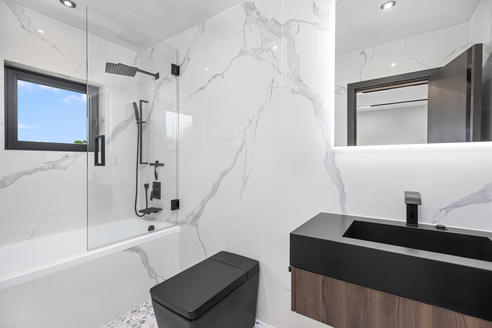 839 NE Bay Isle Drive