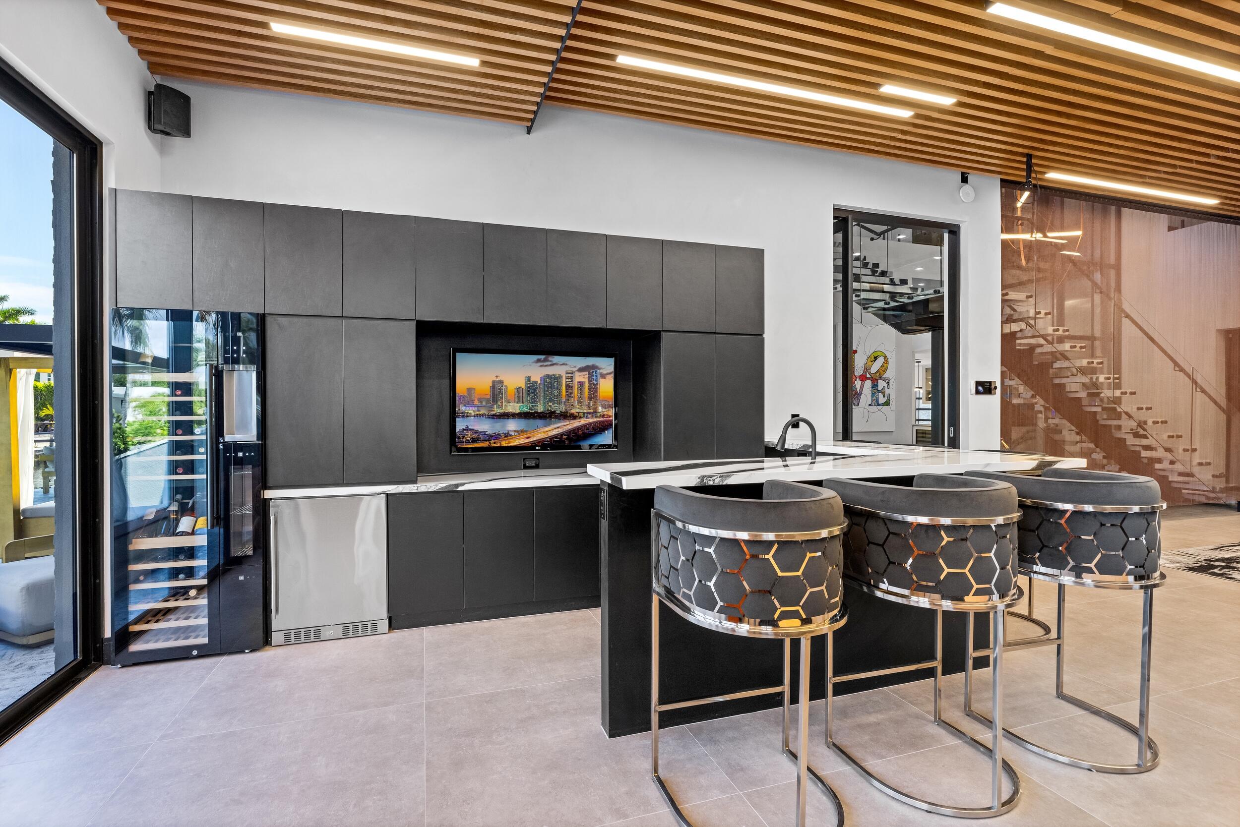 839 NE Bay Isle Drive