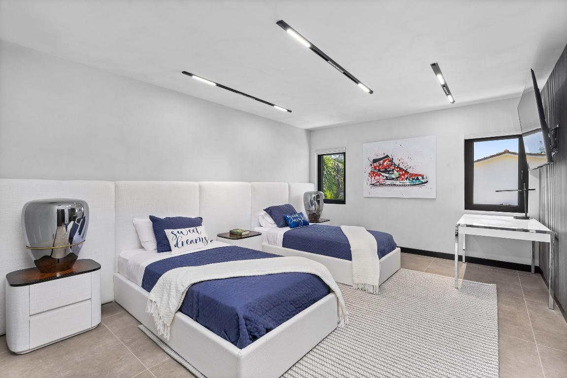 839 NE Bay Isle Drive