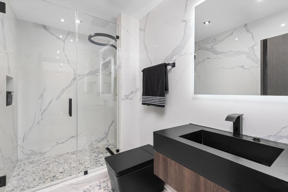 839 NE Bay Isle Drive