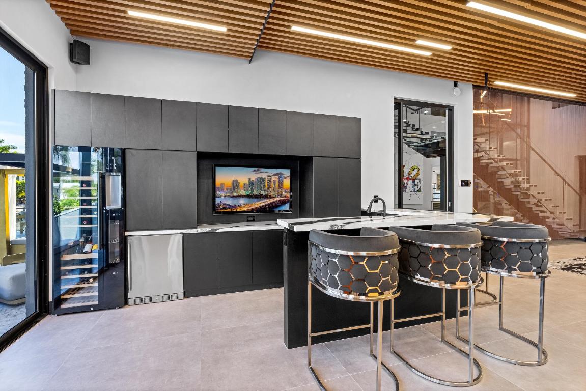 839 NE Bay Isle Drive