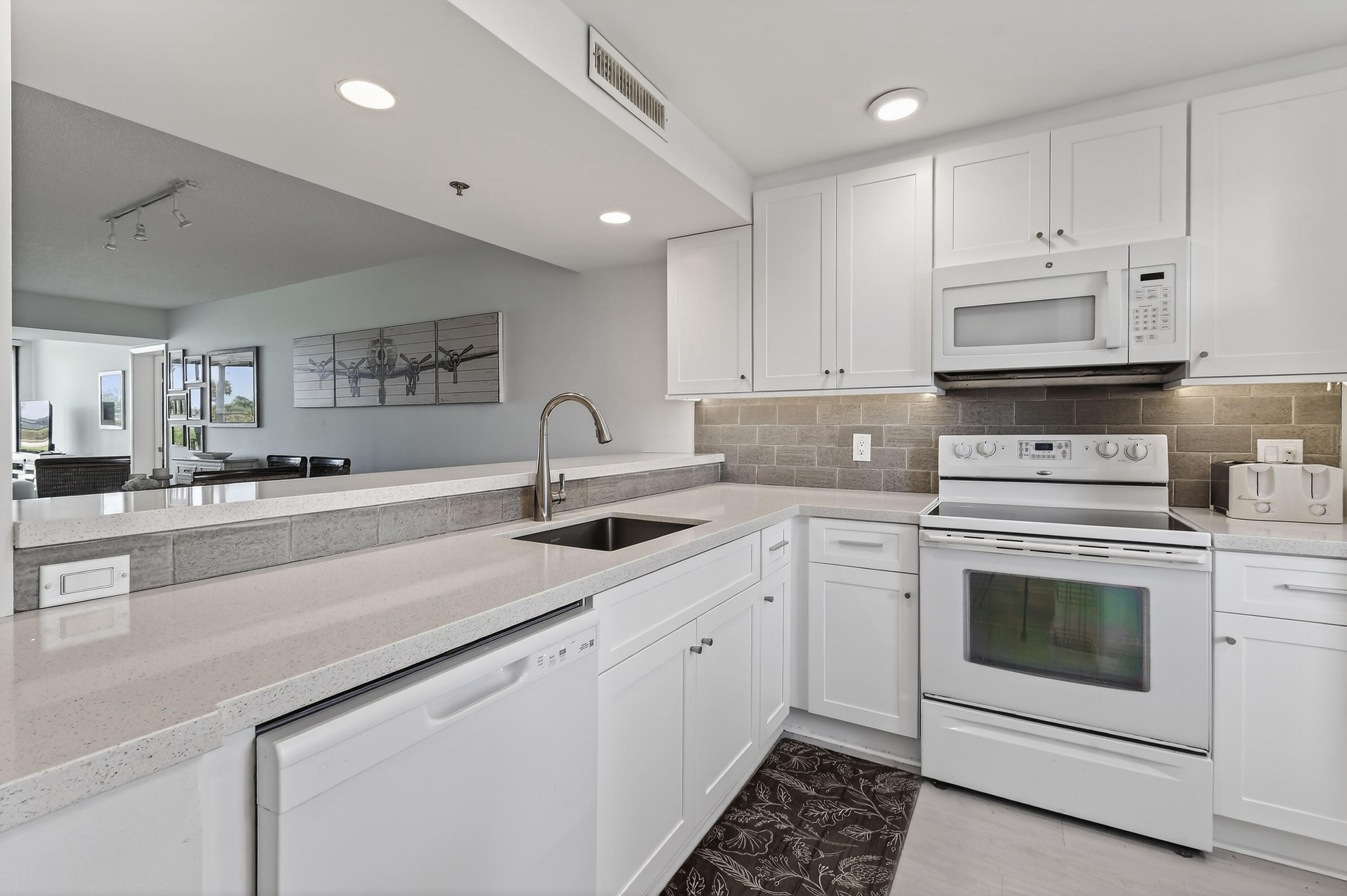 101 S Seas Drive 101