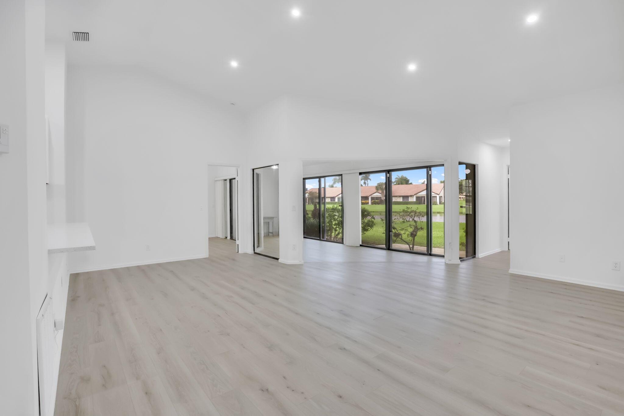 5958 Parkwalk Circle W