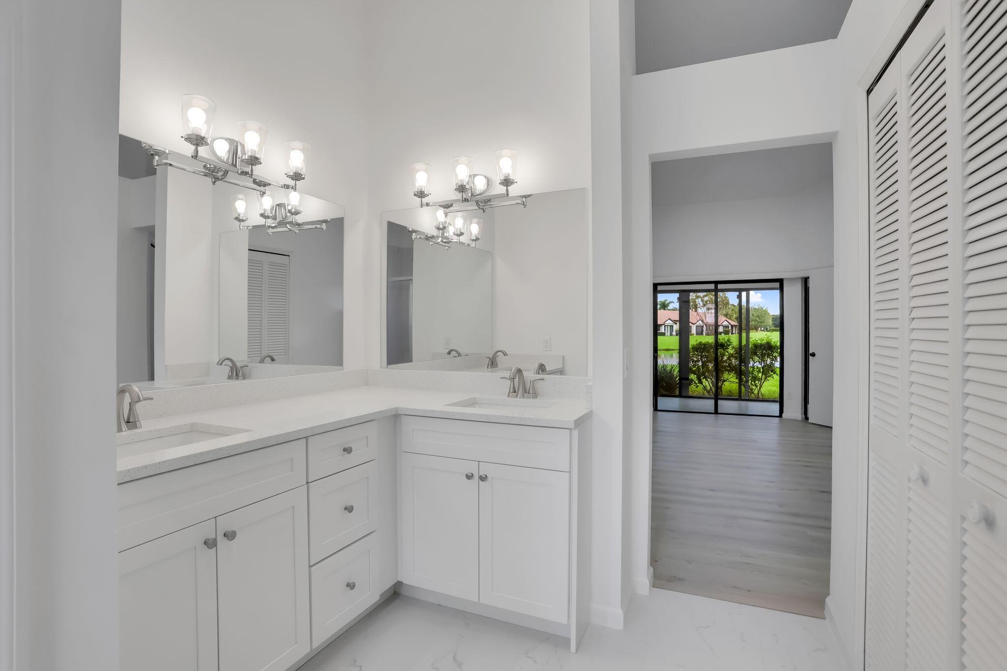 5958 Parkwalk Circle W