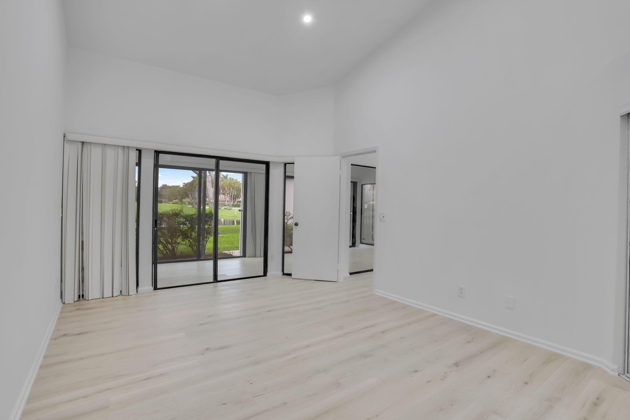 5958 Parkwalk Circle W