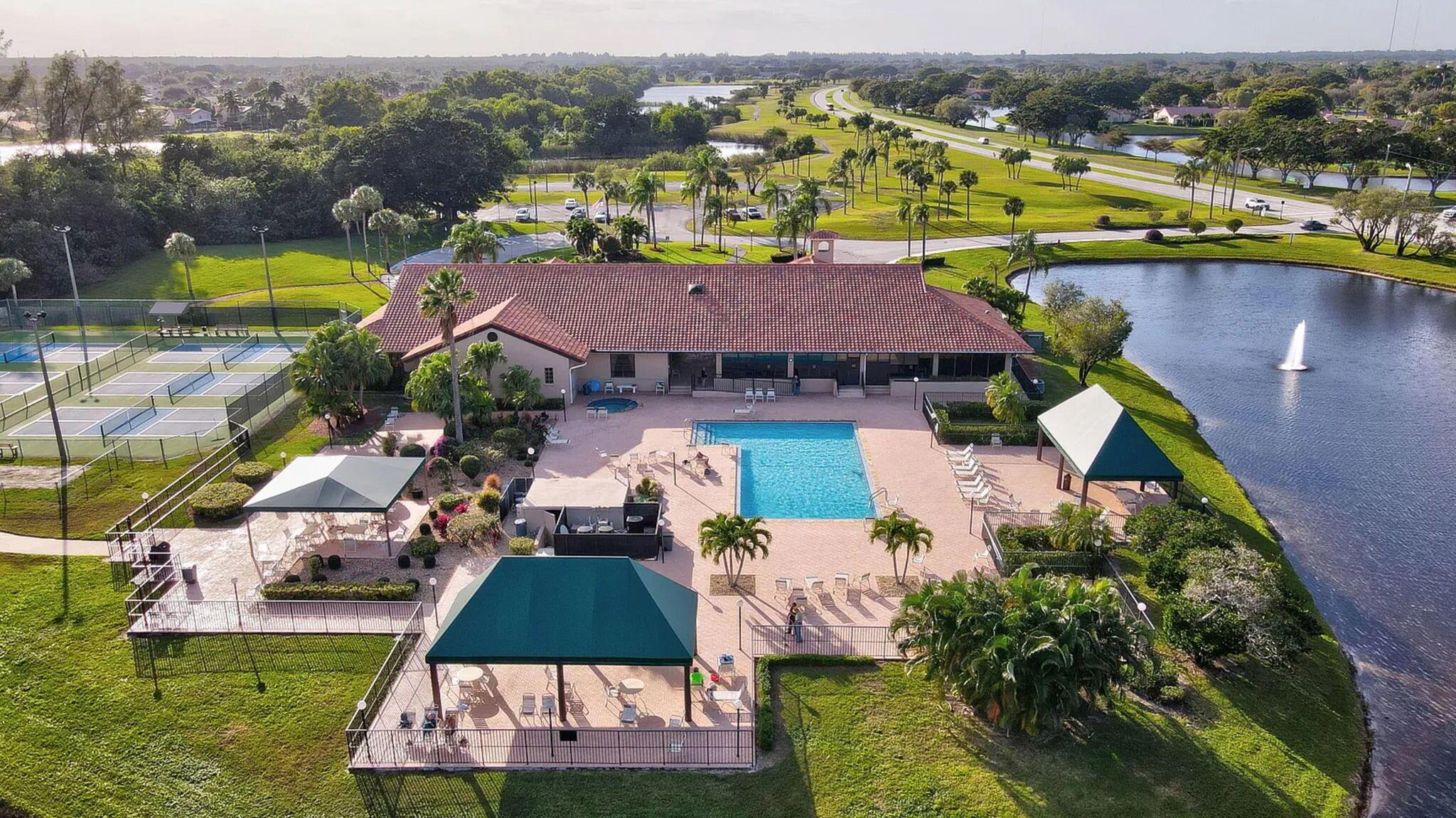 5958 Parkwalk Circle W