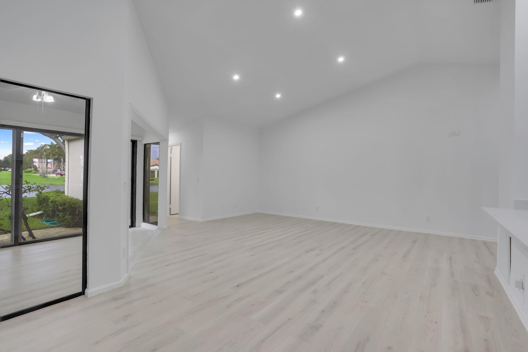 5958 Parkwalk Circle W