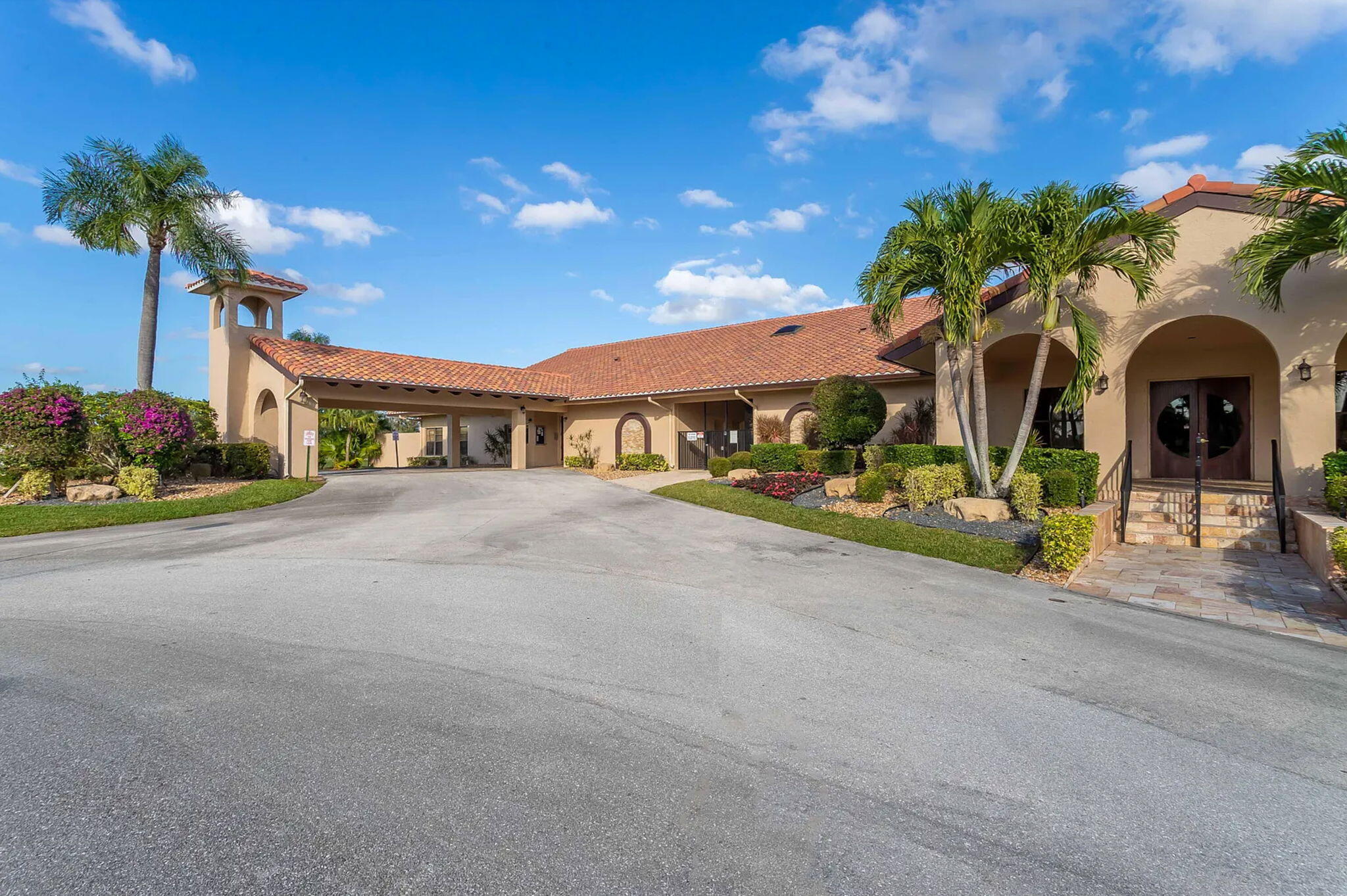 5958 Parkwalk Circle W