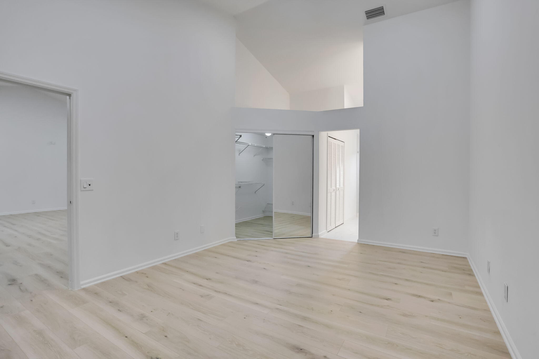 5958 Parkwalk Circle W