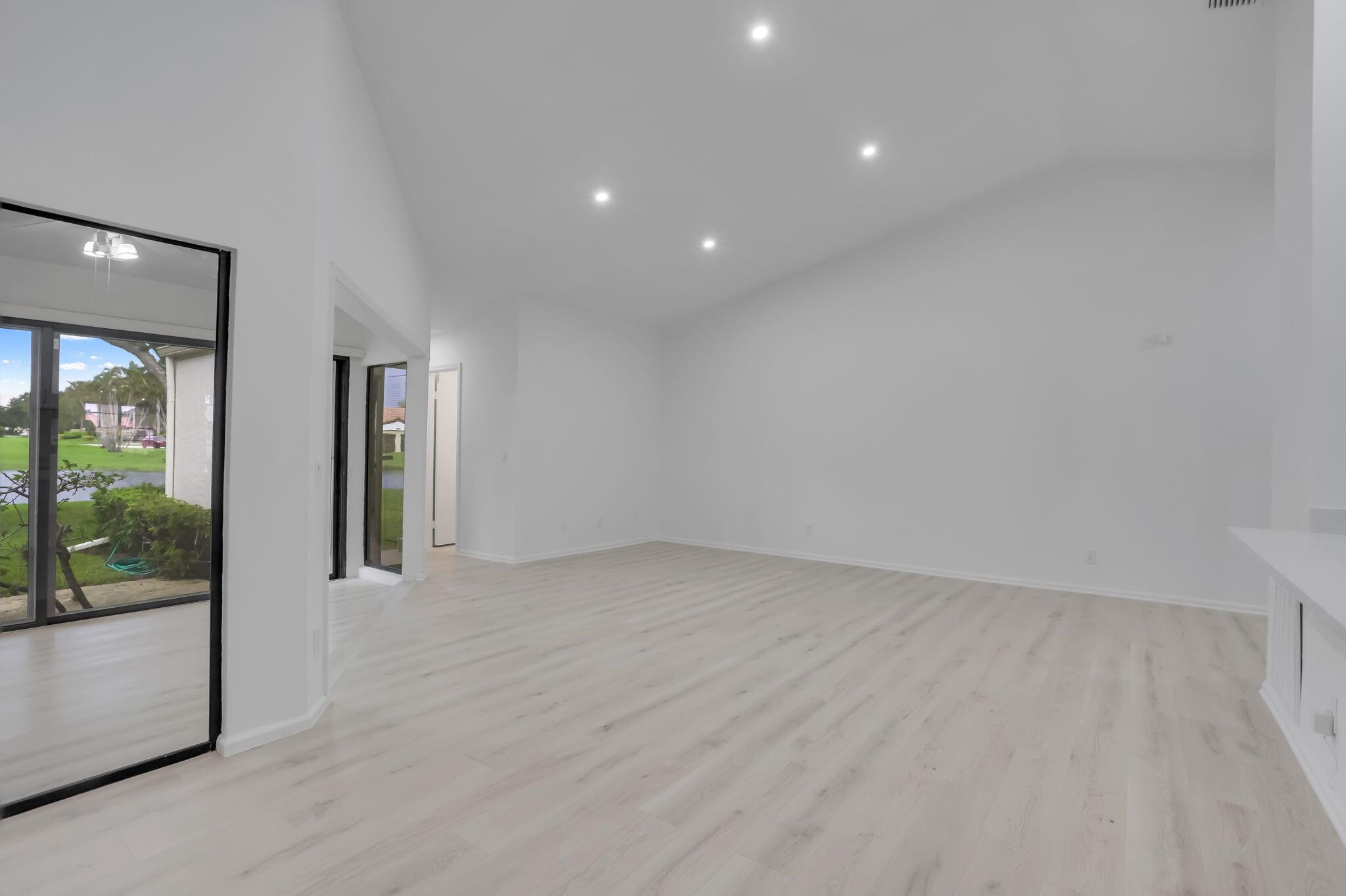 5958 Parkwalk Circle W