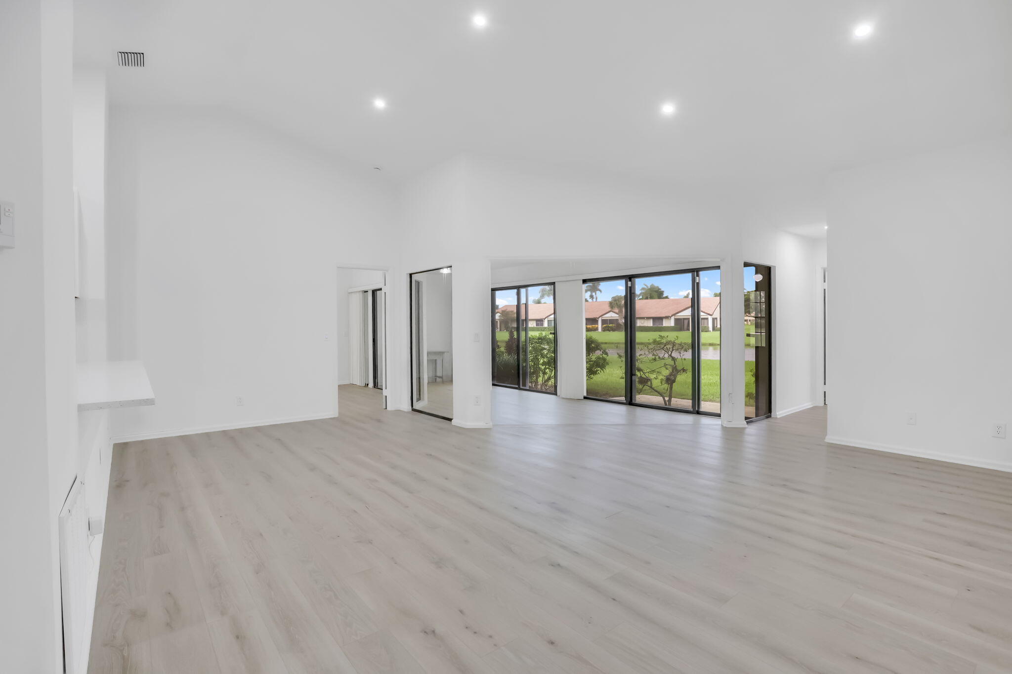 5958 Parkwalk Circle W