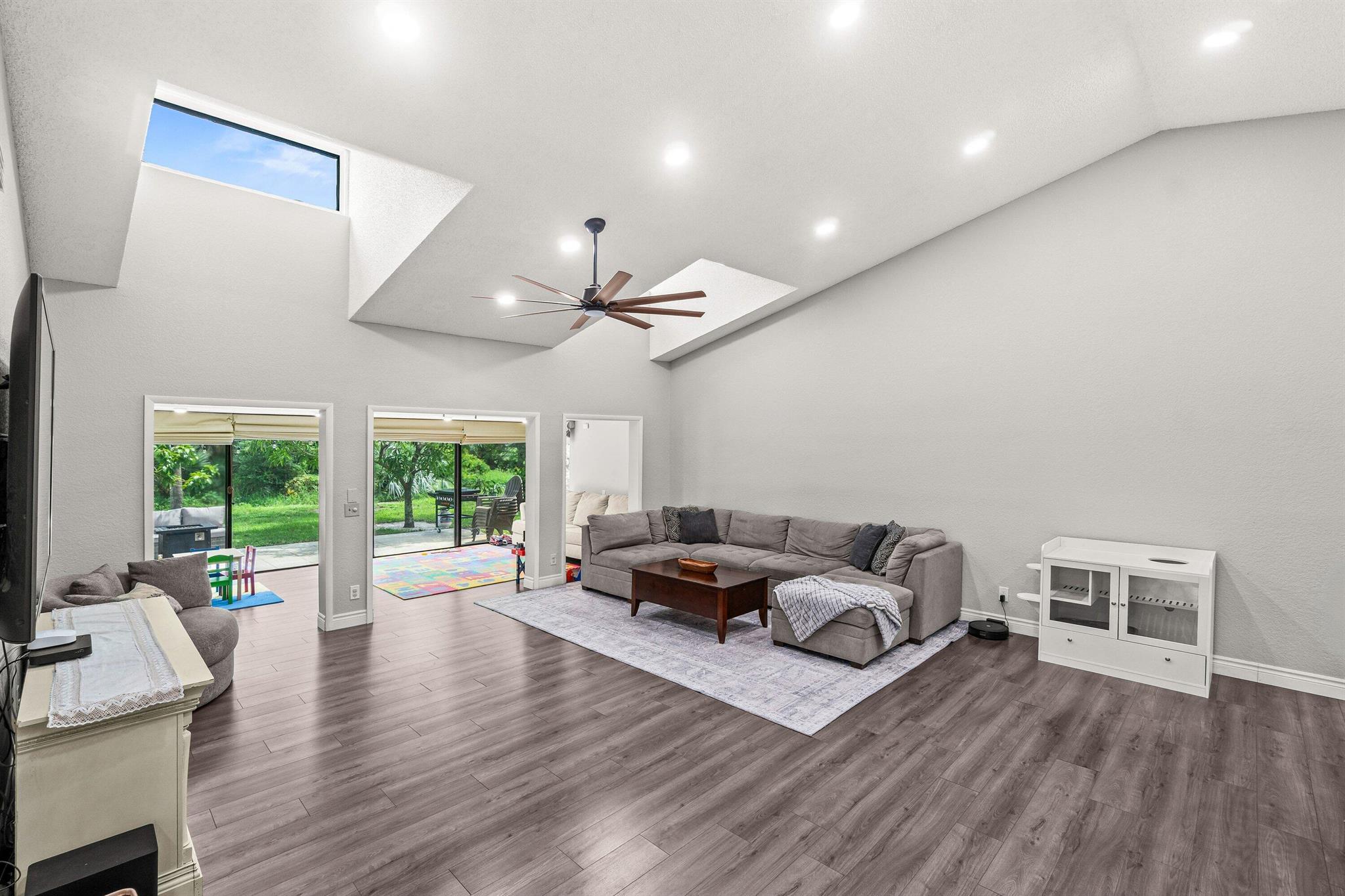 4674 Fountains Drive S