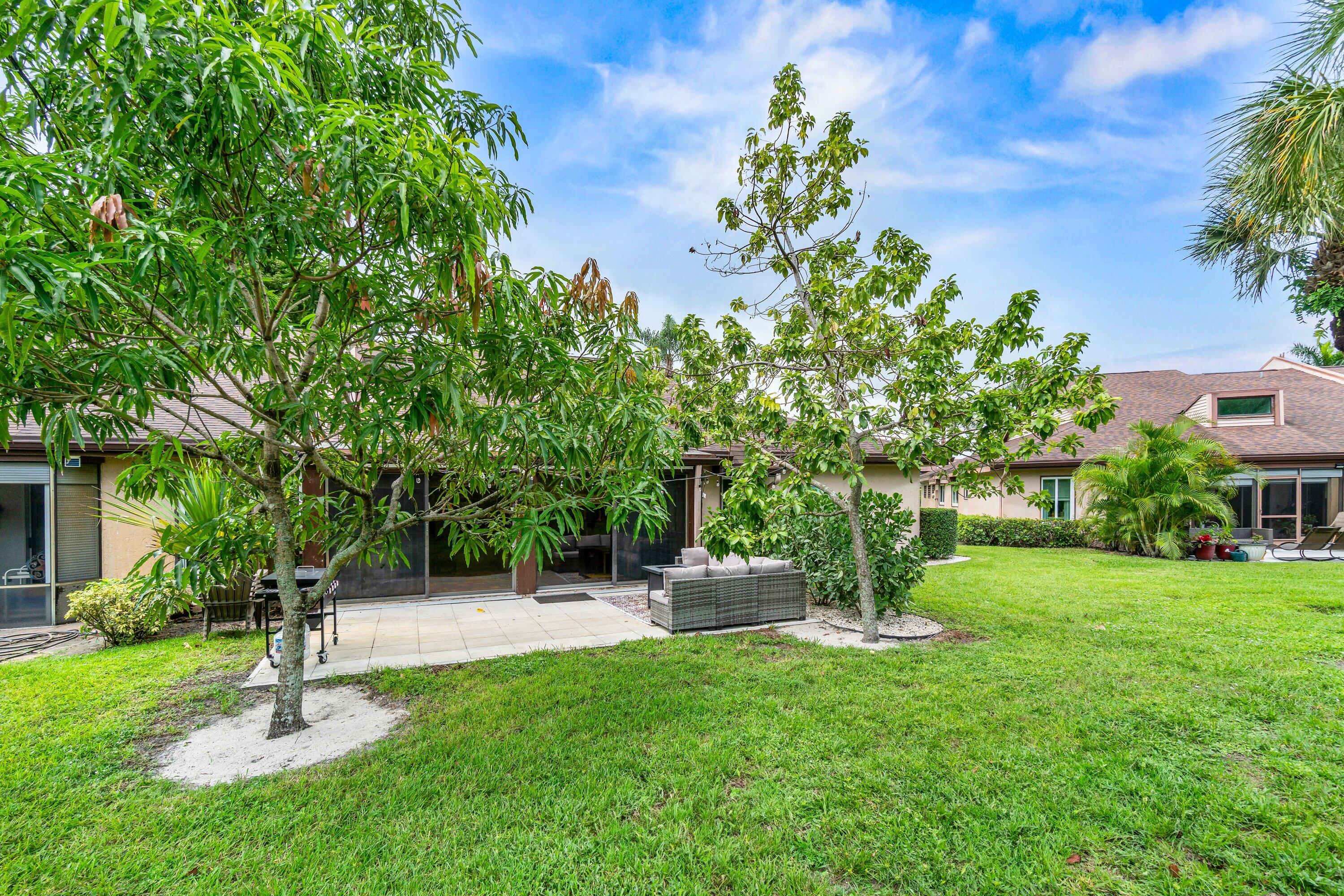 4674 Fountains Drive S