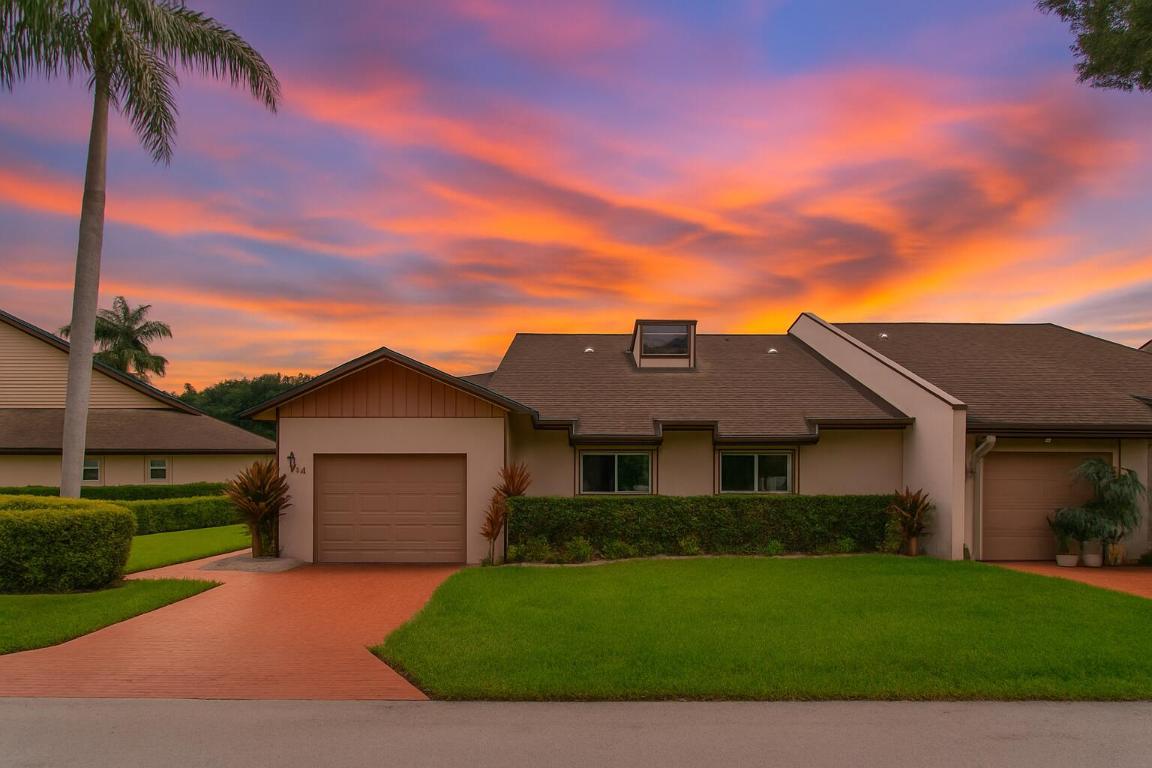 4674 Fountains Drive S