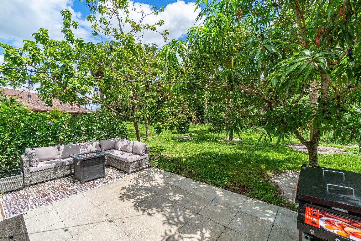 4674 Fountains Drive S