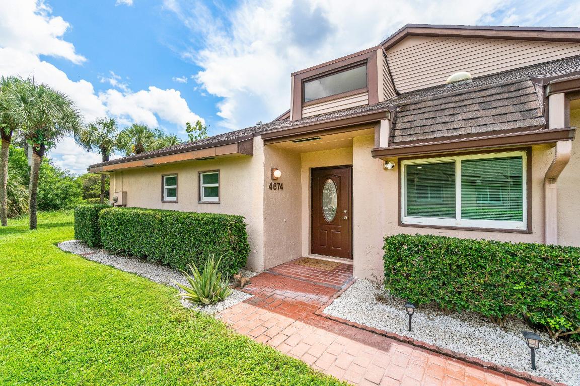 4674 Fountains Drive S