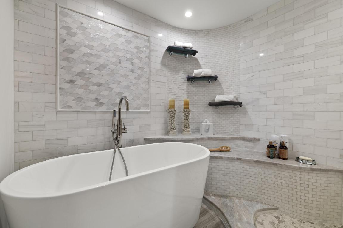 1701 NE Ocean Boulevard 104