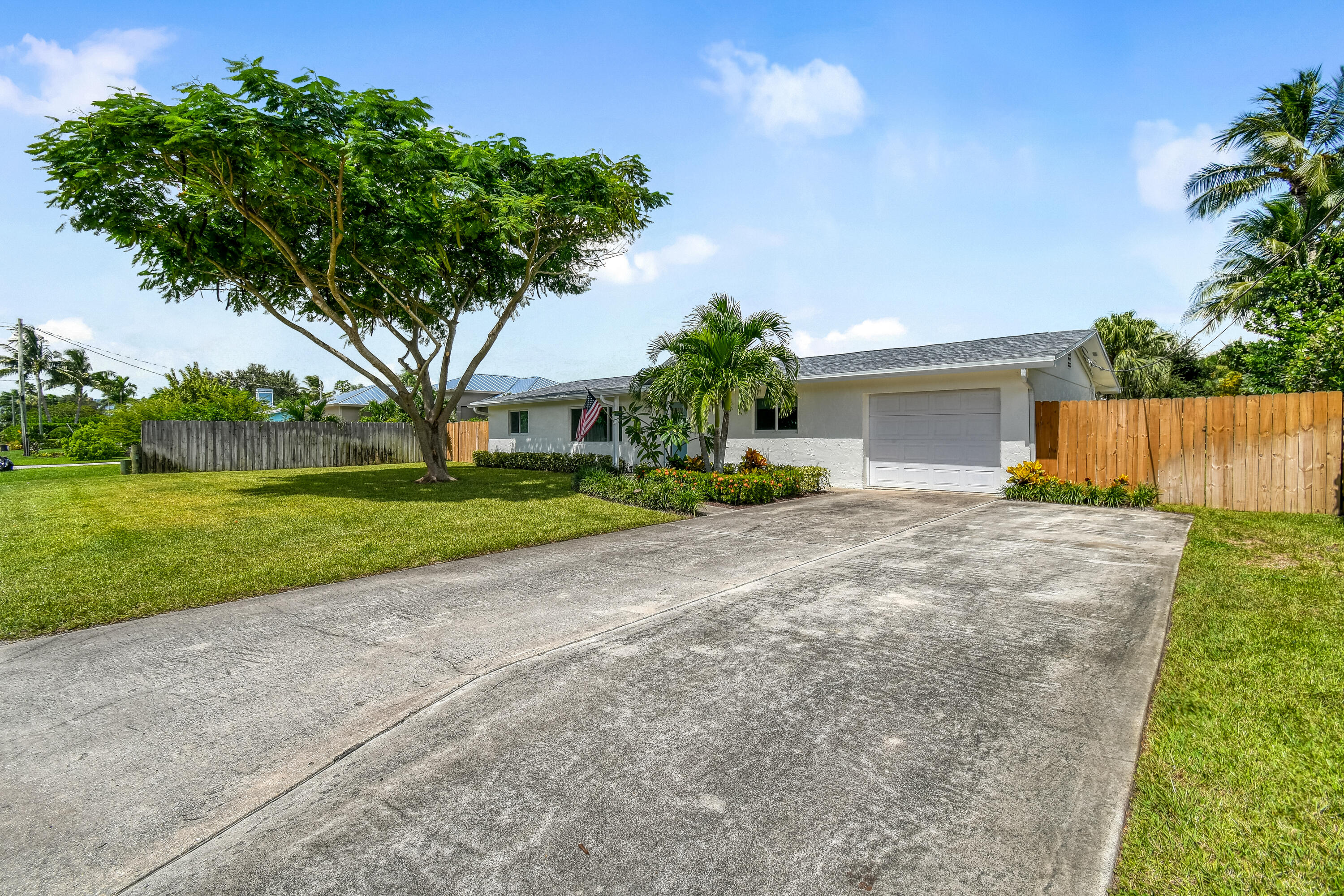 4879 SE Horseshoe Point Road