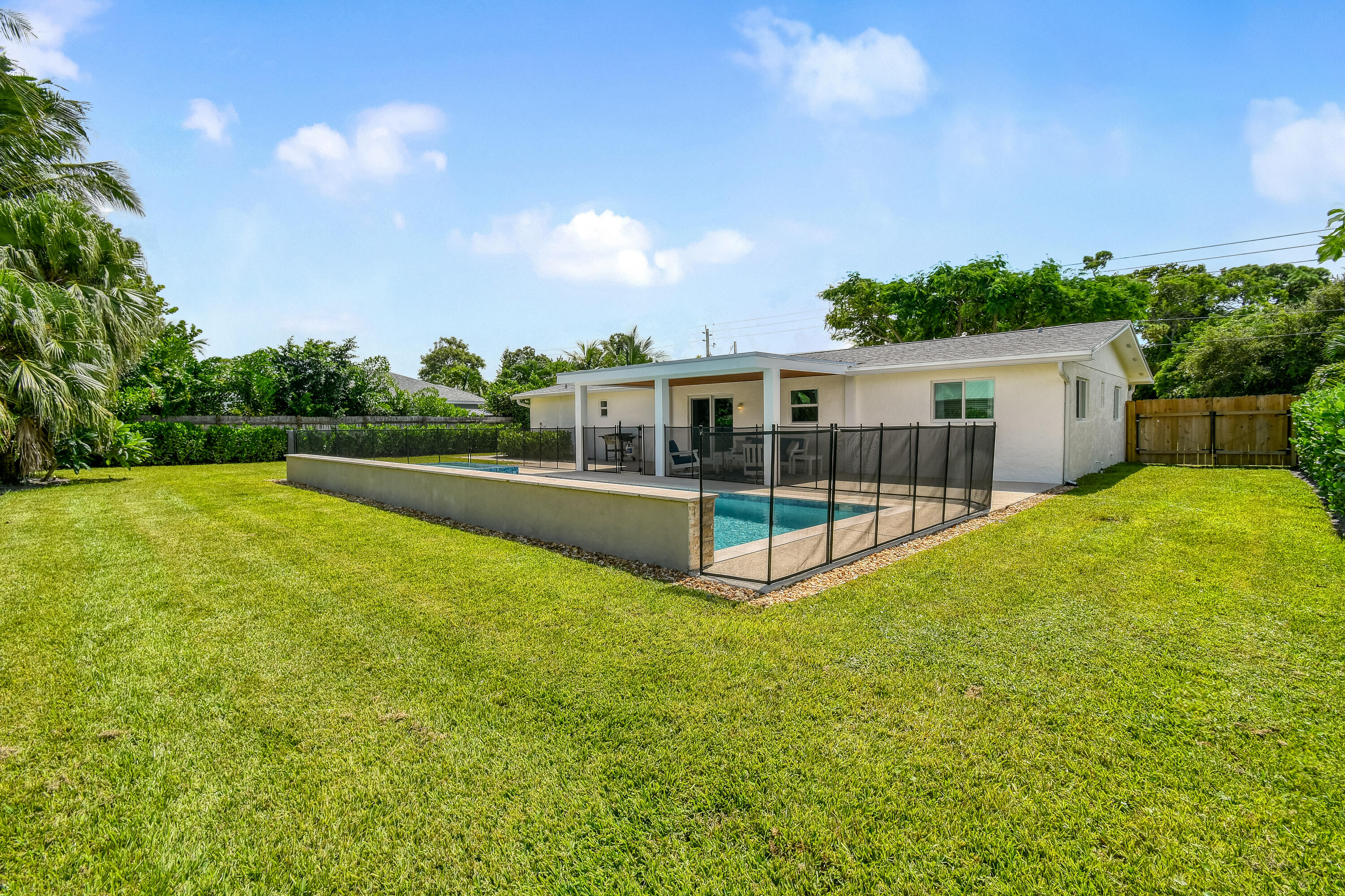 4879 SE Horseshoe Point Road