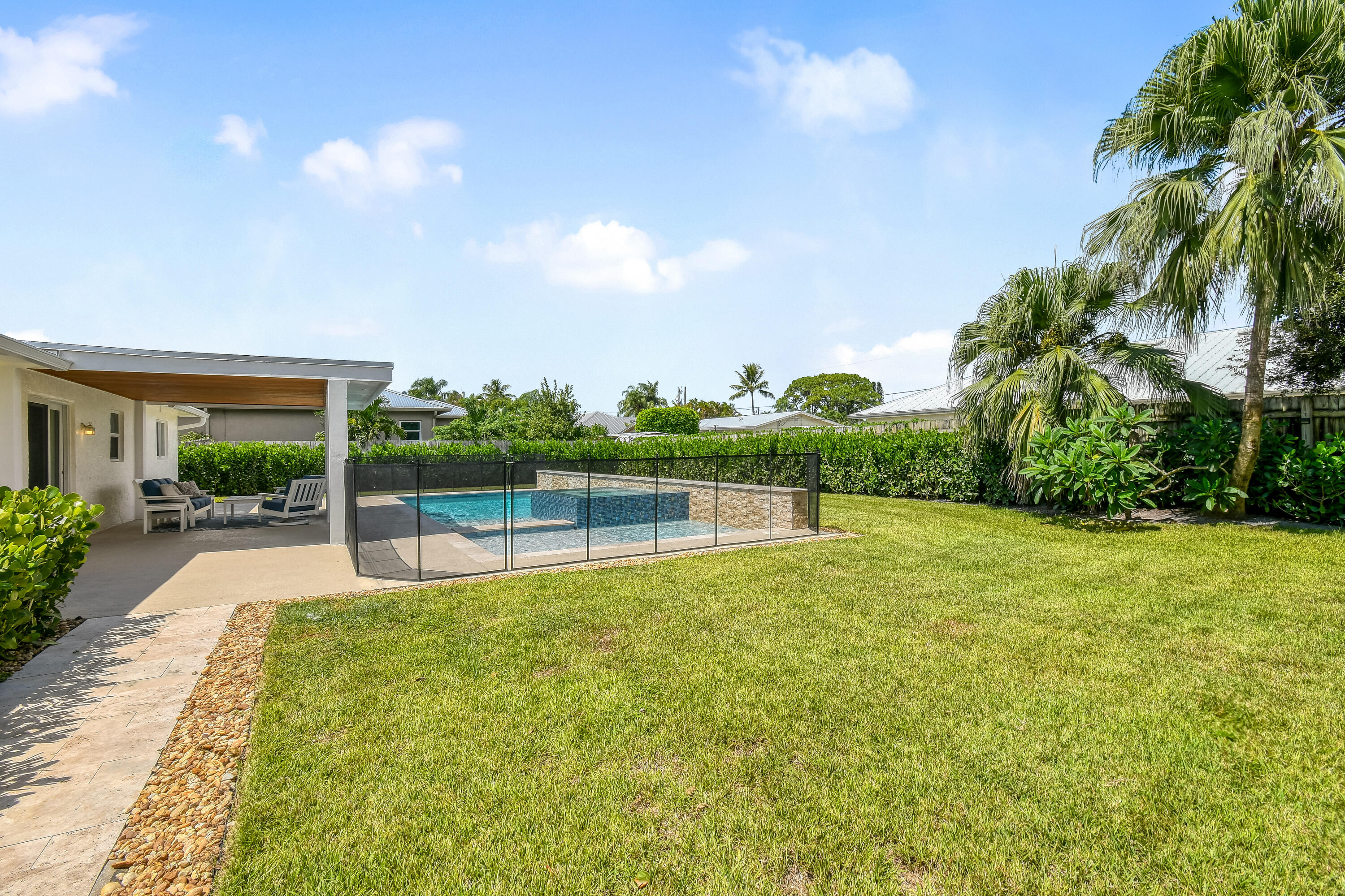 4879 SE Horseshoe Point Road