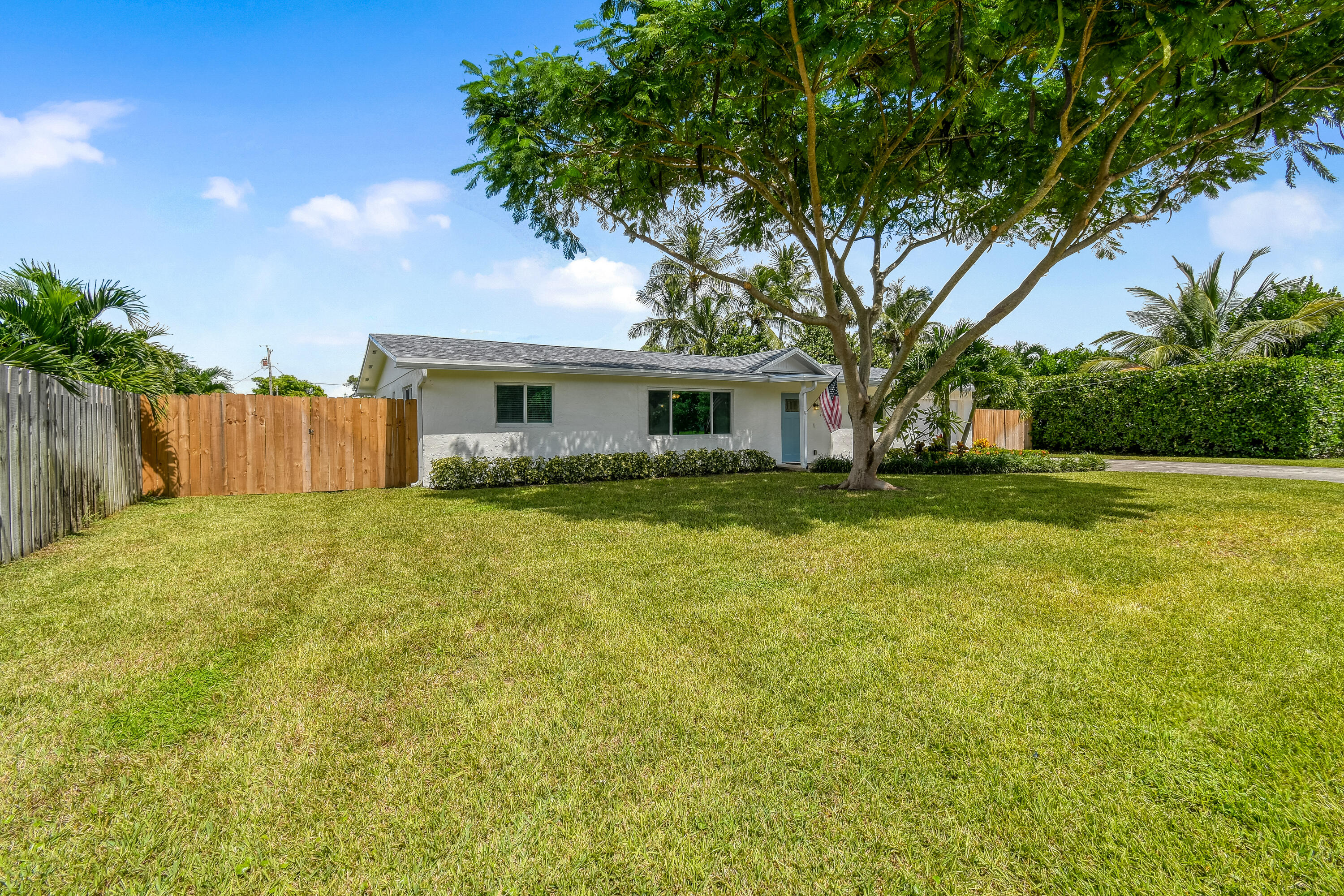 4879 SE Horseshoe Point Road
