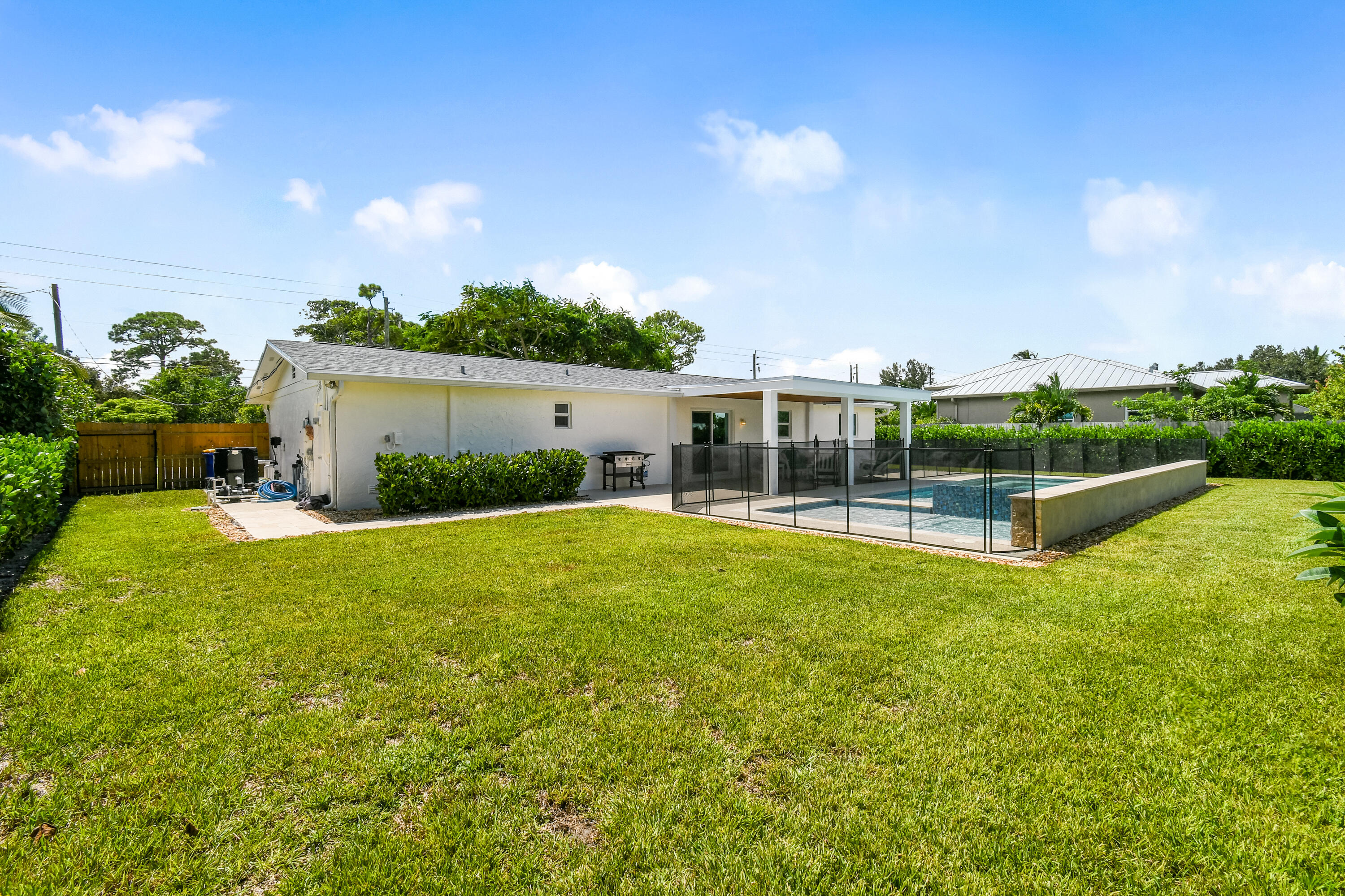 4879 SE Horseshoe Point Road