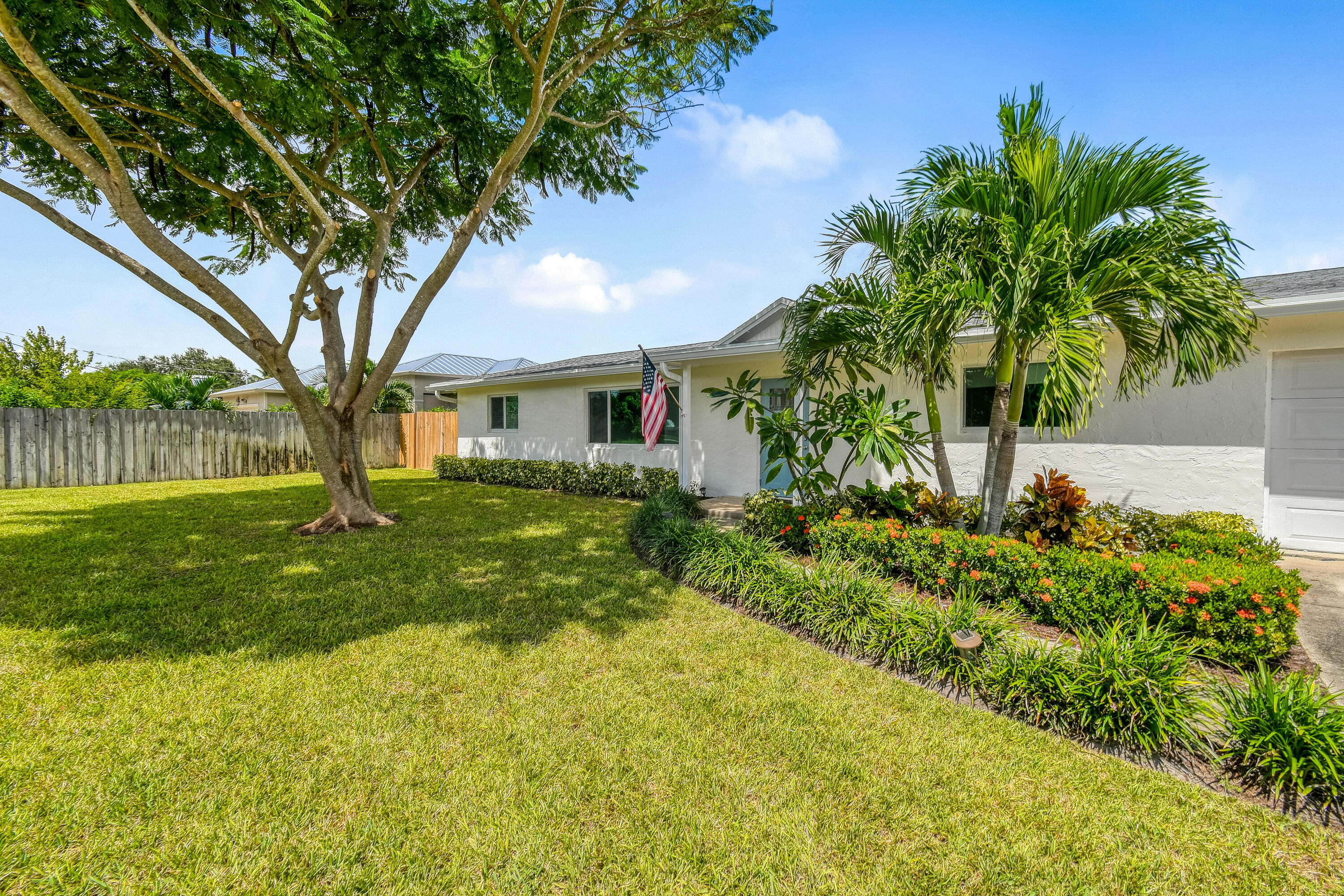 4879 SE Horseshoe Point Road