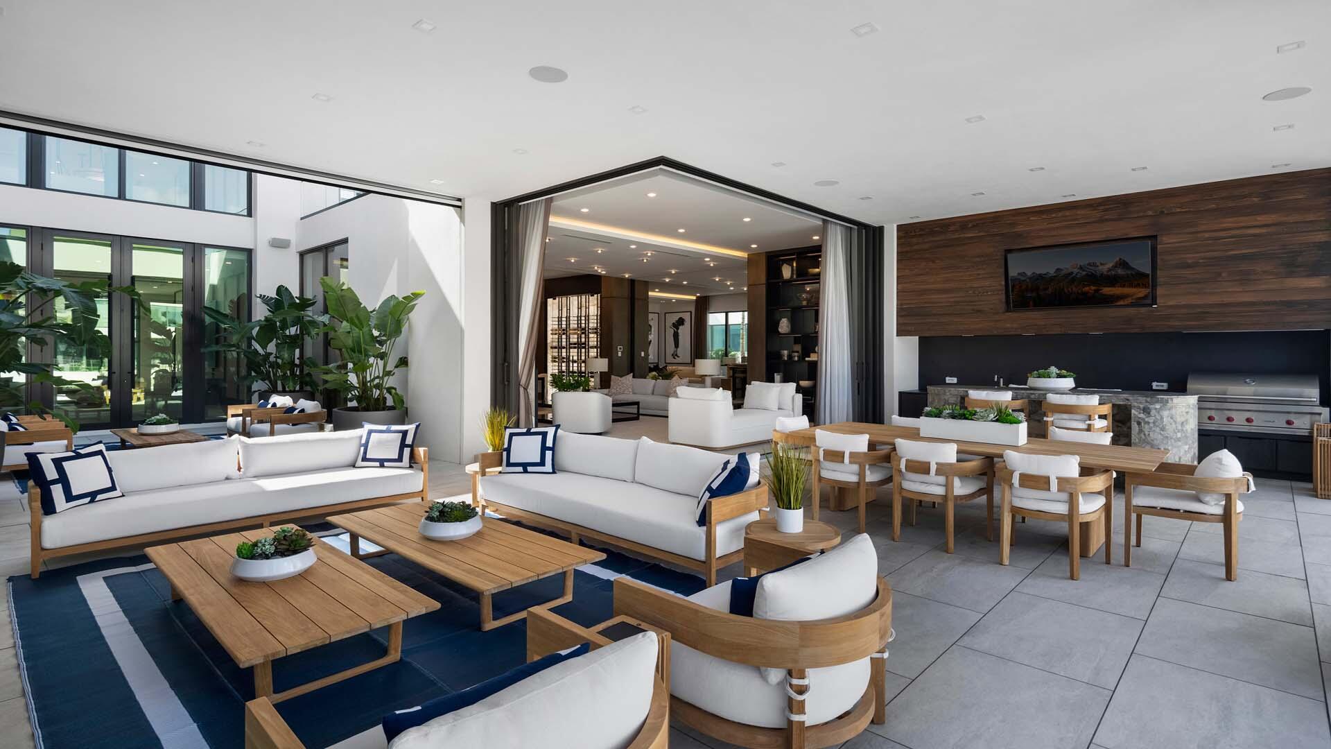 207 W Coconut Palm Road